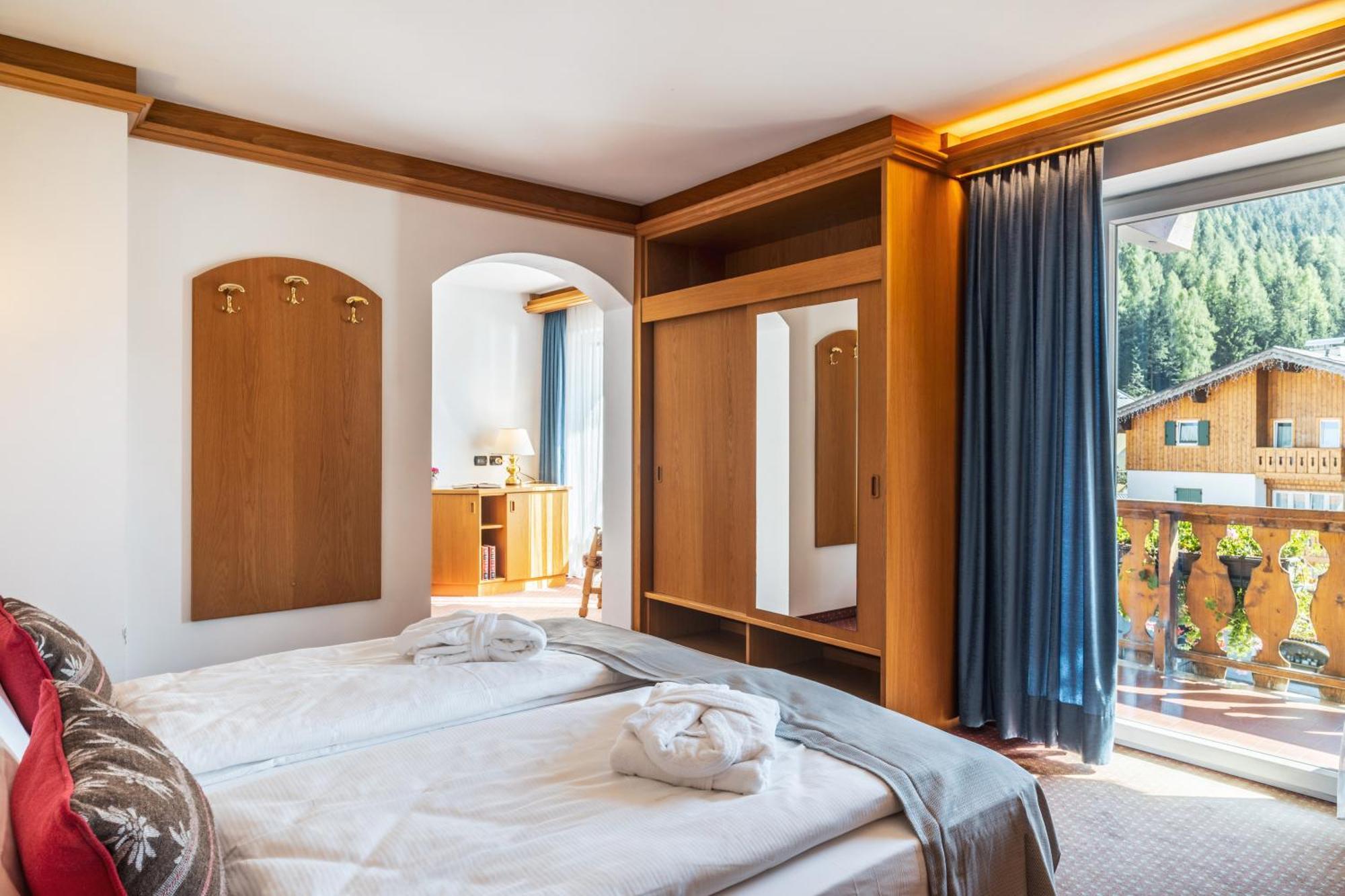 Hotel Meida Pozza di Fassa Eksteriør bilde