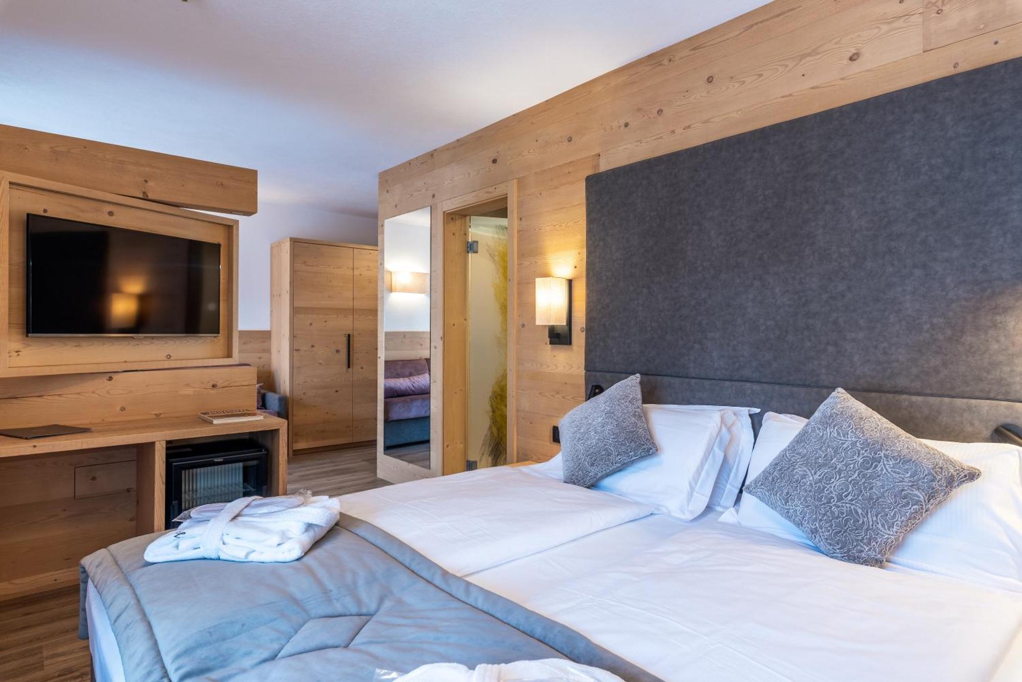 Hotel Meida Pozza di Fassa Eksteriør bilde